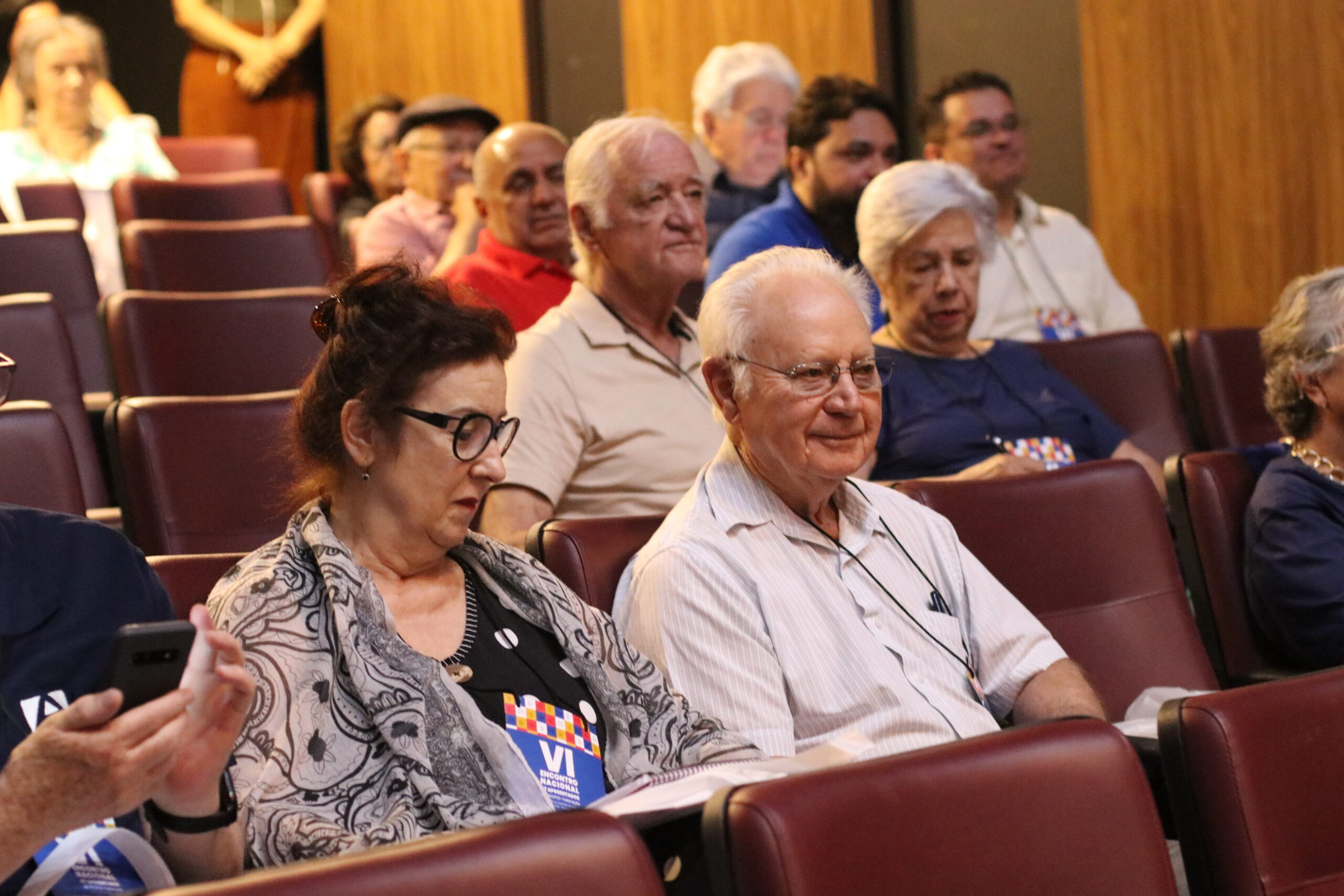 Aposentados filiados da ADUFRGS-Sindical em auditório